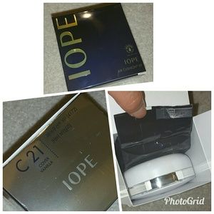 Iope Air Cushion XP in C21 Vanilla